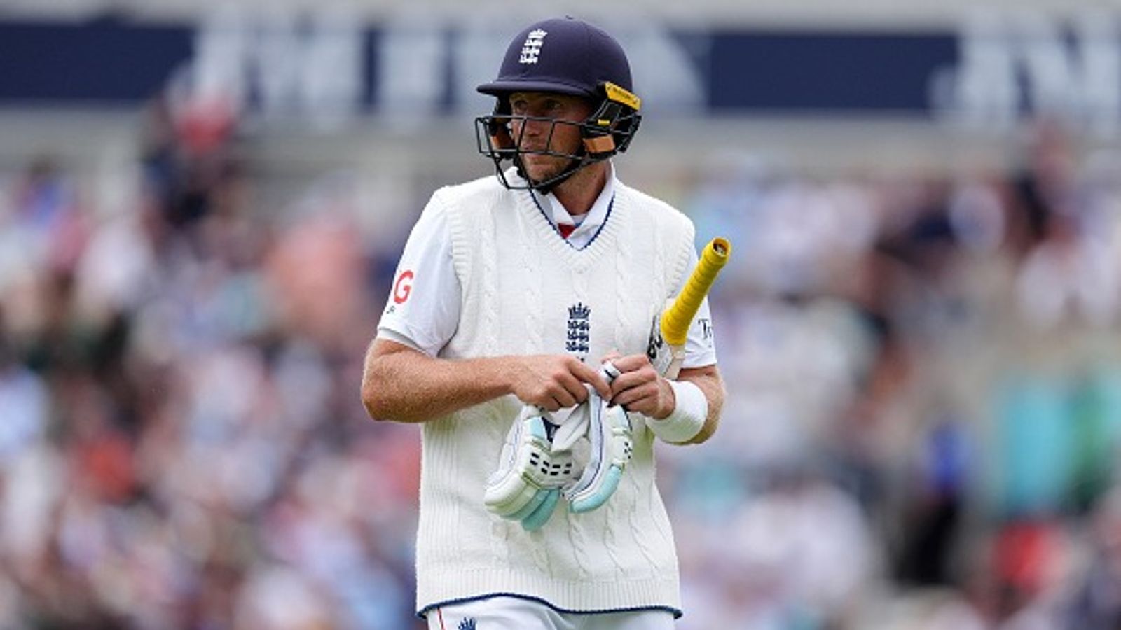 'We saw that with Virat Kohli': Former England star's stern warning to under-fire Joe Root ahead of crucial Ashes ordeal 'We saw that with Virat Kohli': Former England star's stern warning to under-fire Joe Root ahead of crucial Ashes ordeal