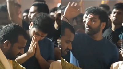 WATCH: Rohit Sharma's gesture to stop fans from chanting 'Mumbai Cha Raja Rohit Sharma' during Ganpati celebrations in Mumbai goes viral Rohit Sharma during Ganpati celebrations in Mumbai