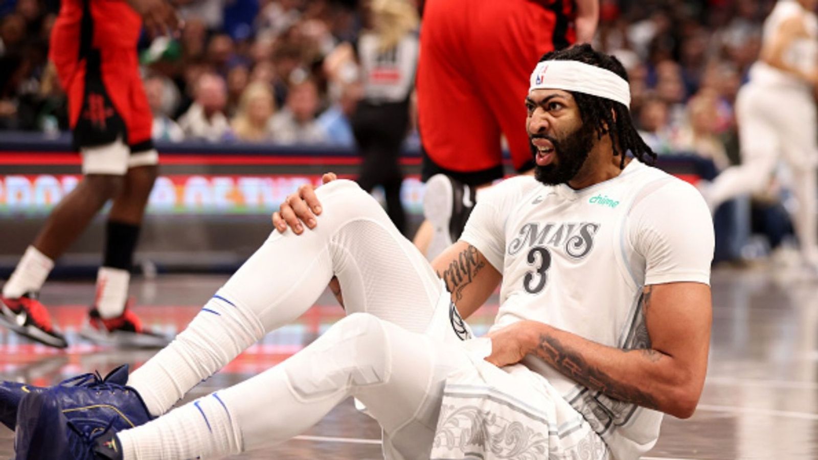 Anthony Davis injury update: Will former Lakers star return for Mavericks' opener? Anthony Davis in the frame (Images via Getty)