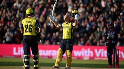 Chris Lynn unsatisfied after first ever century on T20 Blast finals day, says 'wanted 6 sixes more' after smashing 5 in final over Chris Lynn