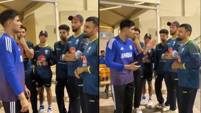'...utna kharab hoga': Hong Kong players avail Shubman Gill's key advice ahead of their Asia Cup clash against Sri Lanka, WATCH VIDEO Shubman Gill alongside Hong Kong Cricketers