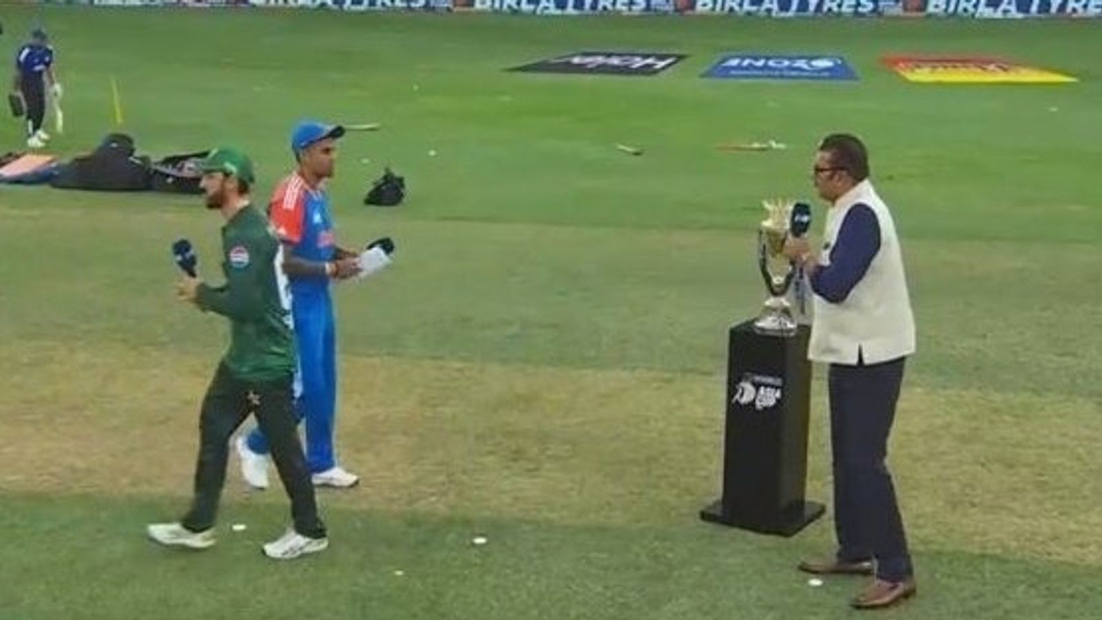 WATCH: India captain Suryakumar Yadav refuses customary handshake with Pakistan skipper Salman Agha at Asia Cup 2025 toss India and Pakistan captains at toss