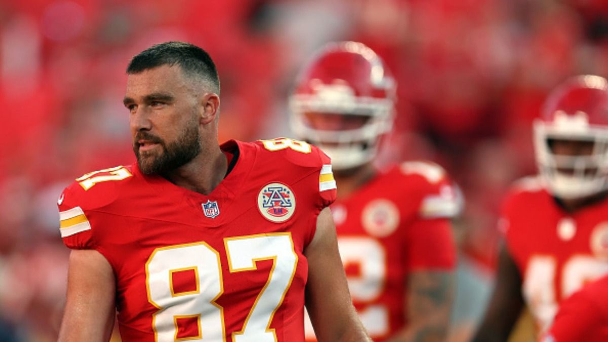 Is Travis Kelce playing against Eagles as Chiefs lose Xavier Worthy?