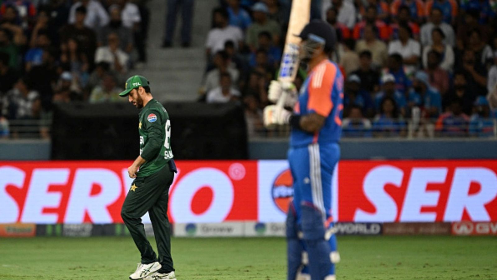 Miffed by India's handshake snub, Pakistan manager registers formal protest against match referee for this reason at coin toss Pakistan's captain Salman Agha (L) and India's captain Suryakumar Yadav look on during the Asia Cup 2025 T20 match at the Dubai International Stadium in Dubai on September 14, 2025.