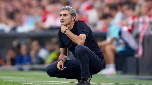 Ernesto Valverde, head coach of Athletic Club, on the touchline prior to the match during the LaLiga EA Sports match between Athletic Club and Rayo Vallecano de Madrid at Estadio de San Mames.