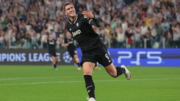Dusan Vlahovic of Juventus celebrates after scoring to level the game at 2-2 during the UEFA Champions League 2025/26 League Phase MD1 match between Juventus FC and Borussia Dortmund.