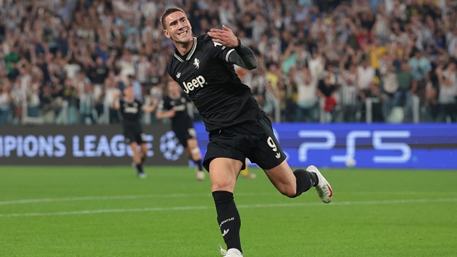 Dusan Vlahovic brace, stoppage-time goals seal 4-4 Juventus-Dortmund UCL classic Dusan Vlahovic in the frame.