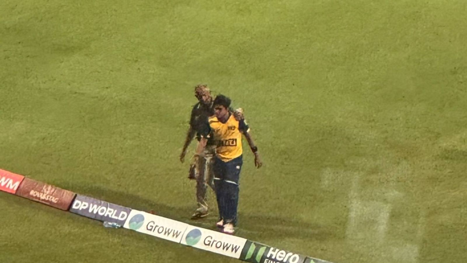 WATCH: Sri Lanka star learns of father's death after Asia Cup clash against Afghanistan, coach Sanath Jayasuriya consoles him in viral video Dunith Wellalage in this frame