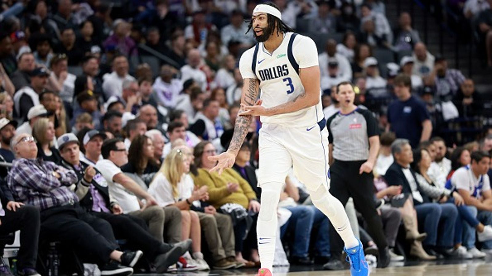 Anthony Davis injury report: Mavericks star takes major step to return next season post eye surgery Anthony Davis in the frame.