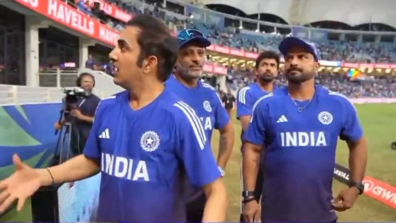 'Umpires se toh mil lo...': Gautam Gambhir asks Indian team to greet officials after Asia Cup clash against Pakistan, video goes viral 'Umpires se toh mil lo...': Gautam Gambhir asks Indian team to greet officials after Asia Cup clash against Pakistan, video goes viral