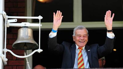 'Cricket has lost a unique character...': Sunil Gavaskar shares heartfelt tribute for Dickie Bird SportsTak