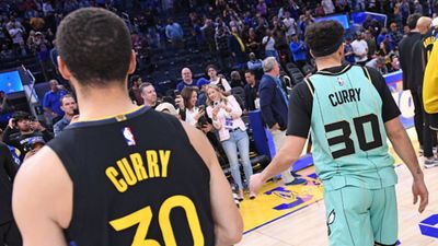 Warriors to sign Seth Curry? Insider reports Steph Curry and brother could become teammates soon SportsTak