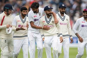 Not MS Dhoni or Rohit Sharma, Ishant Sharma picks this star the only 'legend' he played with SportsTak