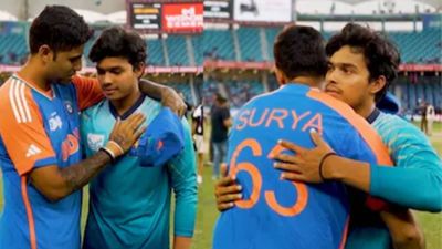 WATCH: Suryakumar Yadav's heartwarming gesture for Sri Lanka's Dunith Wellalage wins hearts, video goes viral SportsTak