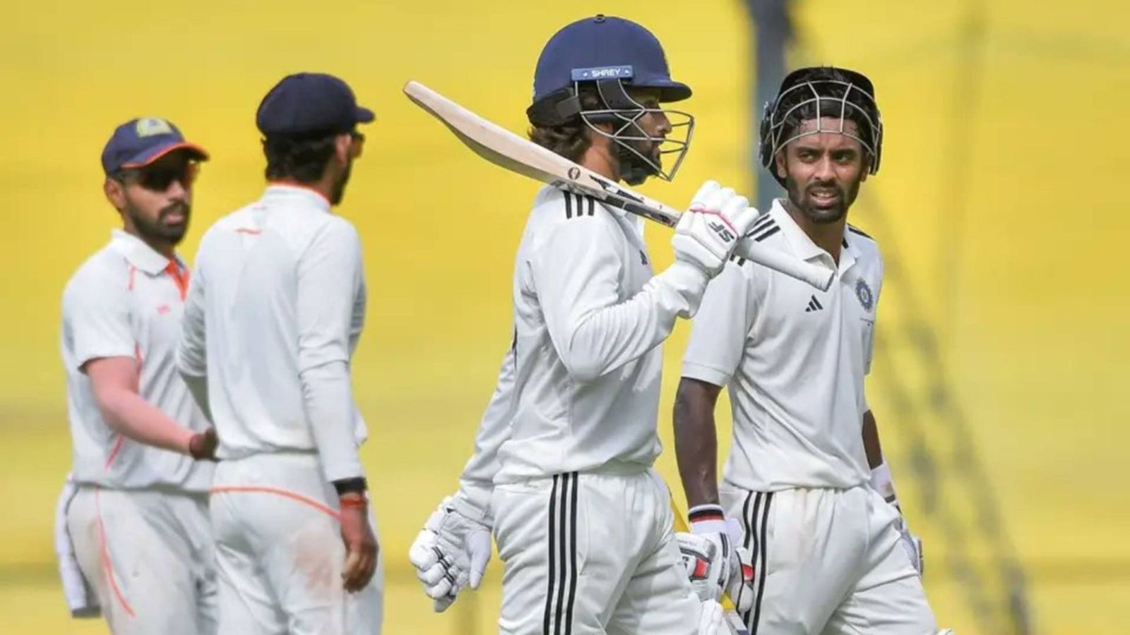 Irani Cup: Ruturaj Gaikwad and Ishan Kishan flop as bowlers help Vidarbha gain the upper hand on Day 2 Irani Cup: Ruturaj Gaikwad and Ishan Kishan flop as bowlers help Vidarbha gain the upper hand on Day 2