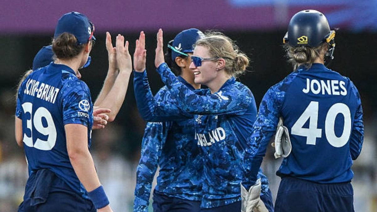 Women's World Cup 2025: Linsy Smith and Amy Jones shine as England demolish South Africa by 10 wickets in one-sided clash Women's World Cup 2025: Linsy Smith and Amy Jones shine as England demolish South Africa by 10 wickets in one-sided clash