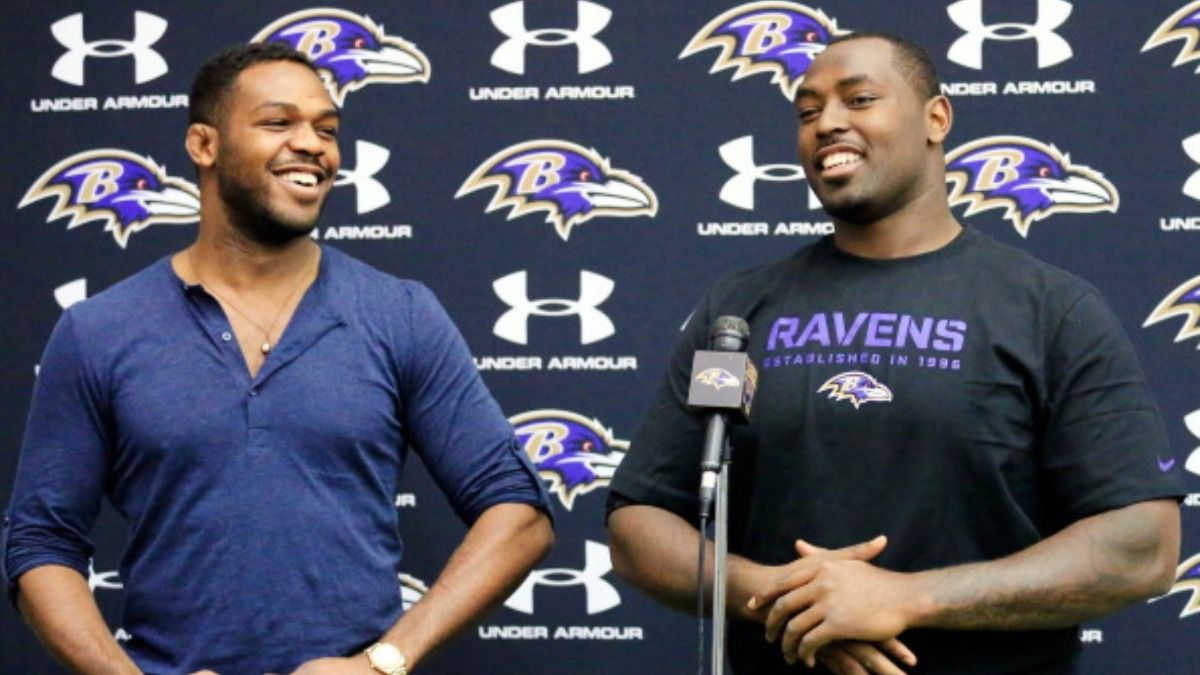 Jon Jones' brother Arthur Jones, former Ravens star & Super Bowl champion passes away at 39 Jon Jones' brother Arthur Jones, former Ravens star & Super Bowl champion passes away at 39