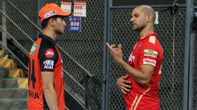 'He invited me to his home to...': Abhishek Sharma explains how Shikhar Dhawan's advice helped him to become India's match-winner Shikhar Dhawan and Abhishek Sharma during an IPL match