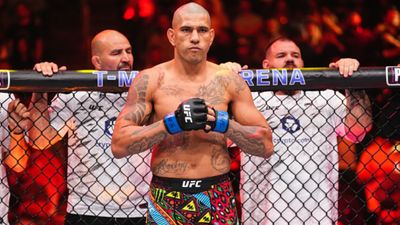 Alex Pereira Injury Report: Poatan admits pain, says he’s “pretty sure it’s broken” Alex Pereira Injury Report: Poatan admits pain, says he’s “pretty sure it’s broken”