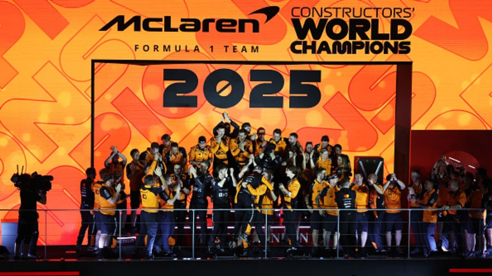 Team McLaren reflects on back-to-back glory after clinching the 2025 Constructors’ Championship Team McLaren F1 poses after 2025 Constructors’ Championship victory (Image via Getty)