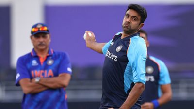 'You have no business outside...': Ravi Shastri's 'first message' to all BBL batters ahead of R Ashwin's debut goes viral Ravi Shastri, R Ashwin