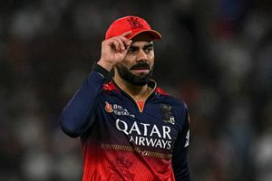 'He had promised that...': Ex-RCB star reacts to rumours of Virat Kohli retiring from IPL SportsTak