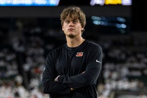 Watch: Bengals’ Joe Burrow’s unhappy sideline look against Steelers goes viral  SportsTak