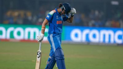 'There was no need to play that shot': Former Mumbai Indians batter questions well-set Smriti Mandhana's shot selection in run chase Smriti Mandhana