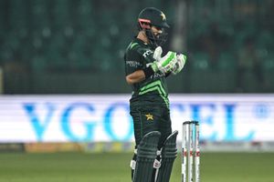 'Just because Mohammad Rizwan picked up the Palestine flag, you would sack him as captain?': Ex-PAK skipper's bizarre accusation against head coach Mike Hesson  SportsTak