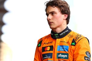 Damon Hill responds to Oscar Piastri's comments on INCREASING F1 title pressure from Max Verstappen and Lando Norris SportsTak