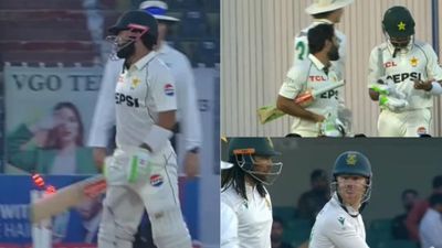 Why Mohmmad Rizwan wasn't given out hit-wicket for knocking bails off despite ball being not dead? ICC rule explained Mohammad Rizwan, Kyle Verreynne