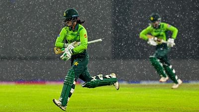 Women's World Cup: Pakistan's campaign ends without a single win after match against Sri Lanka called off due to rain in Colombo Pakistan's Muneeba Ali (L) and Omaima Sohail run towards the pavilion as rain stops play during their Women's World Cup clash against Sri Lanka