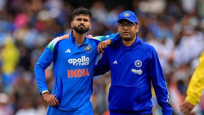 IND vs AUS: BCCI provides massive update on Shreyas Iyer's injury, star batter rushed to the hospital for further assessment SportsTak