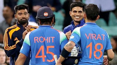 Shubman Gill clears air on Rohit Sharma, Virat Kohli’s Vijay Hazare participation after SCG triumph, says 'there's not much gap...' Rohit Sharma and Virat Kohli are congratulated by India's captain Shubman Gill (2R) in this frame