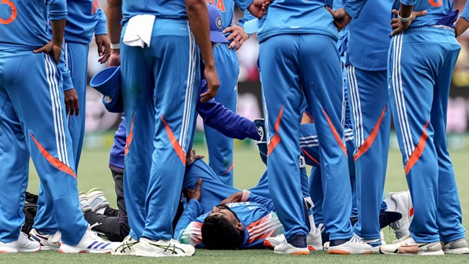 Big blow to India after 9-wicket win over Australia in Sydney, star player out of action for at least 3 weeks India's Shreyas Iyer (C) is being checked by his teammates after he picked up an injury during 3rd ODI against Australia