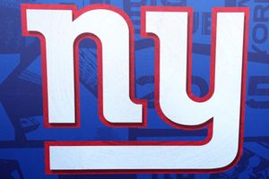 Double blow for New York Giants as star player suffers season ending injury during Eagles faceoff SportsTak