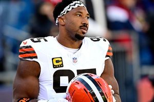 WATCH: Myles Garrett slams helmet in frustration as Dillon Gabriel's struggles cost Browns in humiliating loss against Patriots SportsTak