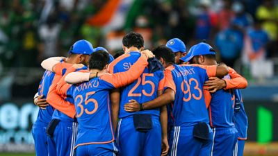 IND vs AUS: Big jolt to India, star player ruled out of first three T20Is against Australia due to quadriceps injury India's players huddle