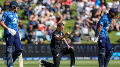 No Henry, no problem! Comeback man Tickner's career-best 4-fer packs England lineup for 175 in 36 overs, New Zealand clinch series with 5-wicket win Blair Tickner