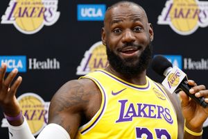 LeBron James’ Lakers future in question as insider shares shocking update SportsTak