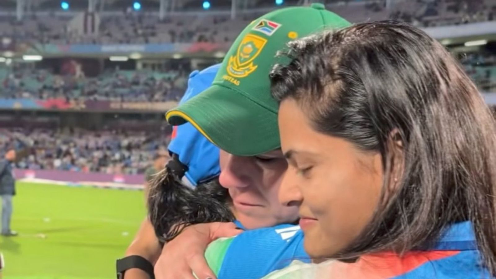 WATCH: Jemimah Rodrigues, Radha Yadav console South Africa all-rounder Marizanne Kapp who suffered heartbreak in final World Cup appearance WATCH: Jemimah Rodrigues, Radha Yadav console South Africa all-rounder Marizanne Kapp who suffered heartbreak in final World Cup appearance