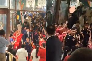 Watch: World Cup-winners Harmanpreet-led India arrives in New Delhi for meeting with PM Modi SportsTak