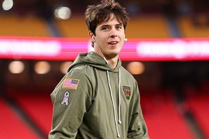 Kevin Durant sends emotional message to Luke McCaffrey after Commanders WR suffers broken collarbone SportsTak