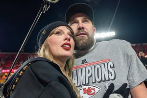 Travis Kelce and Taylor Swift turn heads as the power couple enjoy some cozy quality time together SportsTak