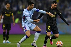 Cristiano Ronaldo's ex-teammate picks Lionel Messi as 'GOAT' SportsTak