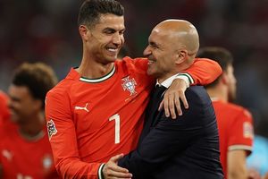 Portugal boss Roberto Martinez CAUTIOUSLY responds to Cristiano Ronaldo's FIFA World Cup claim SportsTak