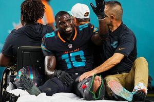 Tyreek Hill shuts down rumors of possible Dolphins exit in 2026 SportsTak