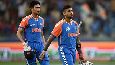 Suryakumar Yadav ends Shubman's strike rate debate, says 'Gill and Abhishek's combination is of fire and fire' India's Suryakumar Yadav (R) and Shubman Gill in frame