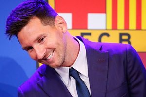 Barcelona president Joan Laporta keen to bring Lionel Messi back for Camp Nou reponing after surprise visit SportsTak