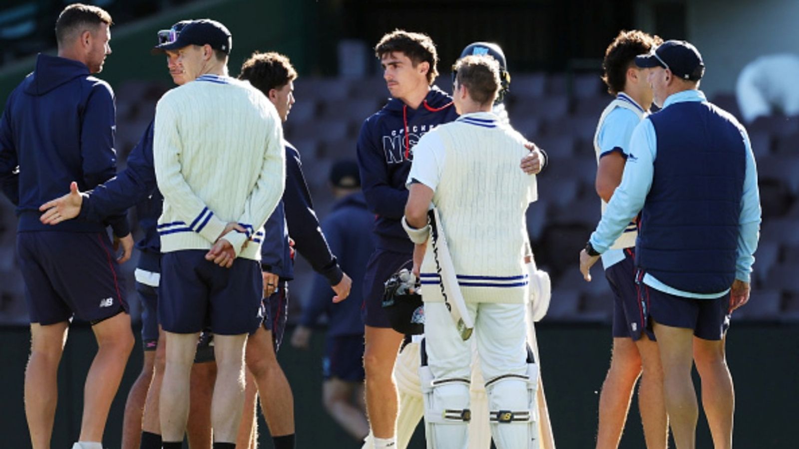 Huge setback for Australia! Star pacer ruled out of Ashes opener in Perth due to hamstring injury after taking 4/18 Sean Abbott of New South Wales hakes hands with opposition players after leaving the field injured during day three of the Sheffield Shield match against Victoria at Sydney Cricket Ground, on November 12, 2025, in Sydney, Australia.